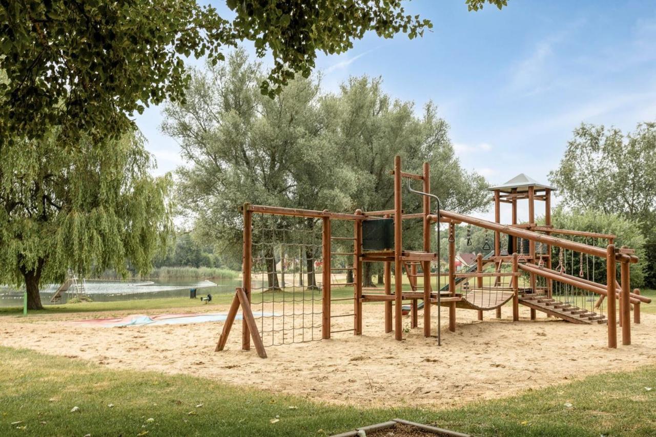 Gezellige Vakantiewoning Aan Het Water In Ewijk - Recreational Only No Workers Buitenkant foto